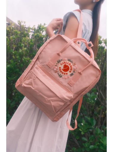 【新登場】刺繡版 Fjallraven Kanken Embroidery – Rose Whisper Cool Classic Size